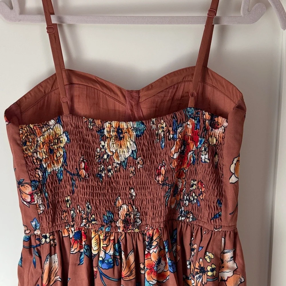 Floral Dress with pockets and adjustable straps. - Picture 7 of 12